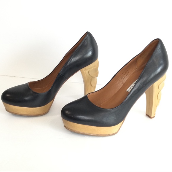 Leather Round Toe Carved Flower Heels - Picture 6 of 9